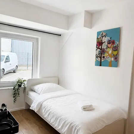 Moderne Einzelzimmer Mit Eigenem Bad & Gemeinschaftskueche 3*