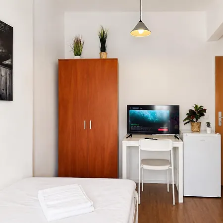 Lägenhetshotell Moderne Einzelzimmer Mit Eigenem Bad & Gemeinschaftskueche Frankfurt am Main