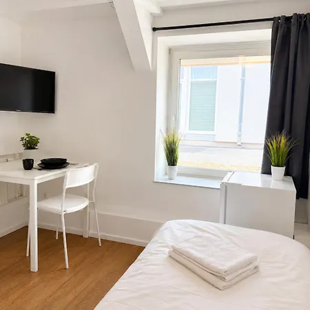 Moderne Einzelzimmer Mit Eigenem Bad & Gemeinschaftskueche 3*