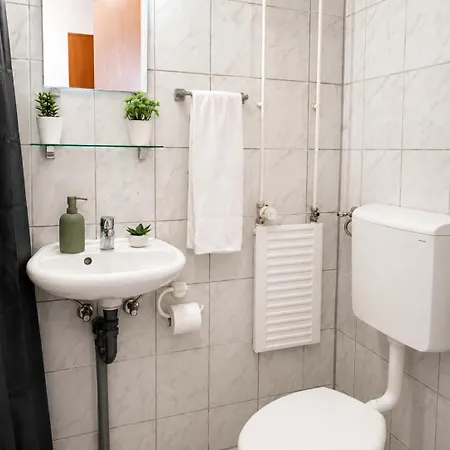 Lägenhetshotell Moderne Einzelzimmer Mit Eigenem Bad & Gemeinschaftskueche Frankfurt am Main