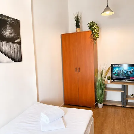 Moderne Einzelzimmer Mit Eigenem Bad & Gemeinschaftskueche 3* Frankfurt am Main