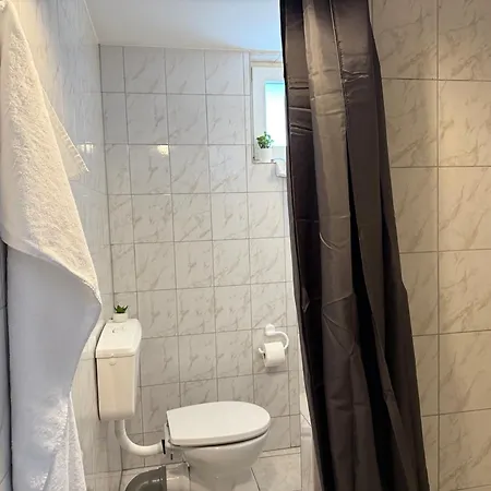 Apartmanhotel Moderne Einzelzimmer Mit Eigenem Bad & Gemeinschaftskueche Frankfurt am Main