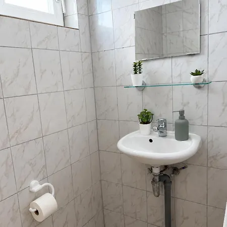 Lägenhetshotell Moderne Einzelzimmer Mit Eigenem Bad & Gemeinschaftskueche