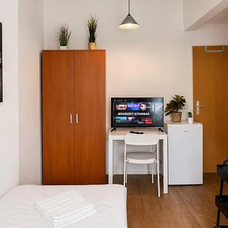 Moderne Einzelzimmer Mit Eigenem Bad & Gemeinschaftskueche Lägenhetshotell