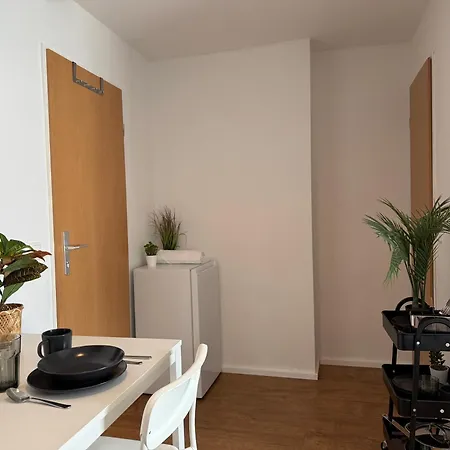 Lägenhetshotell Moderne Einzelzimmer Mit Eigenem Bad & Gemeinschaftskueche 3*