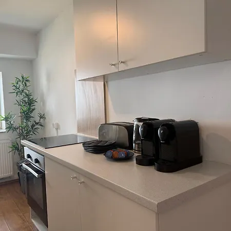 Moderne Einzelzimmer Mit Eigenem Bad & Gemeinschaftskueche 3*