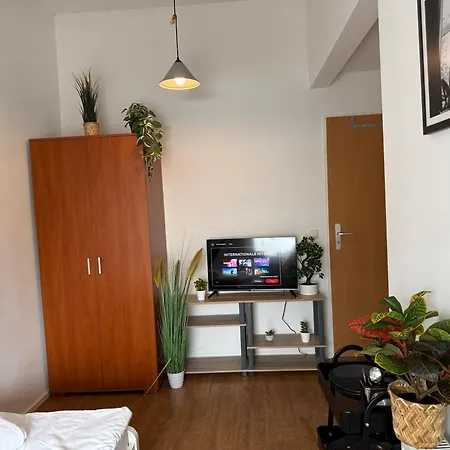 Moderne Einzelzimmer Mit Eigenem Bad & Gemeinschaftskueche Lägenhetshotell